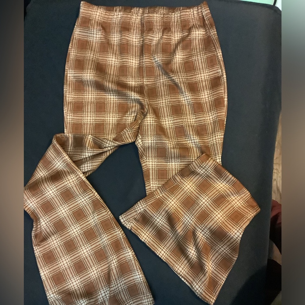 70s style bellbottoms size small small 26 inches wide 40 inches long